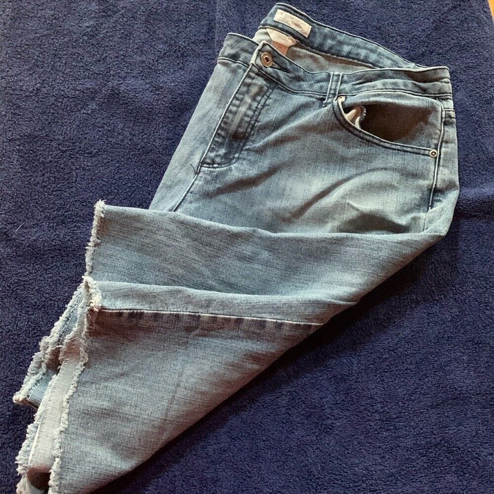 Size 14 stretch Christopher and Banks capris‎ denim